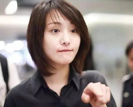 女明星郑爽现在的,从青春偶像到话题女王，她的人生轨迹